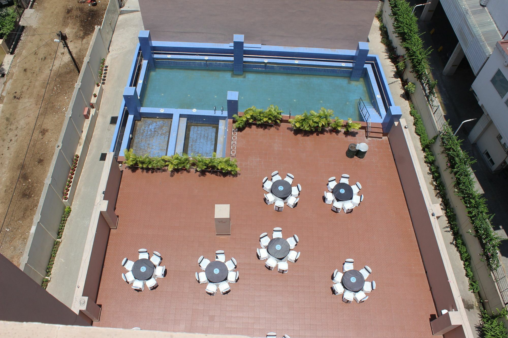 Отель Ramada Jamshedpur Bistupur Экстерьер фото